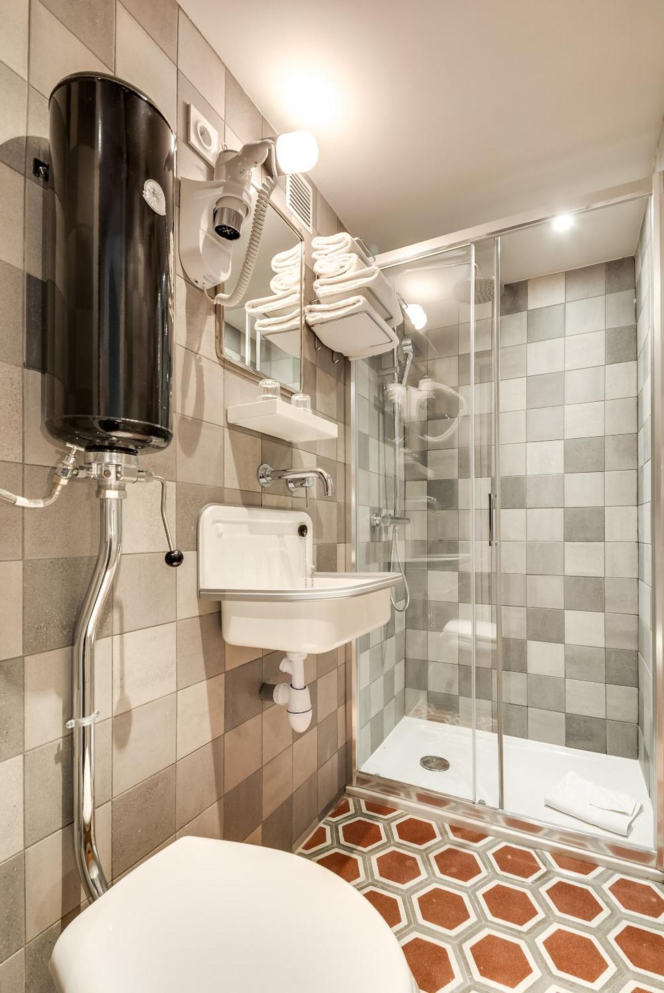 Suite,1273822012:JPEG